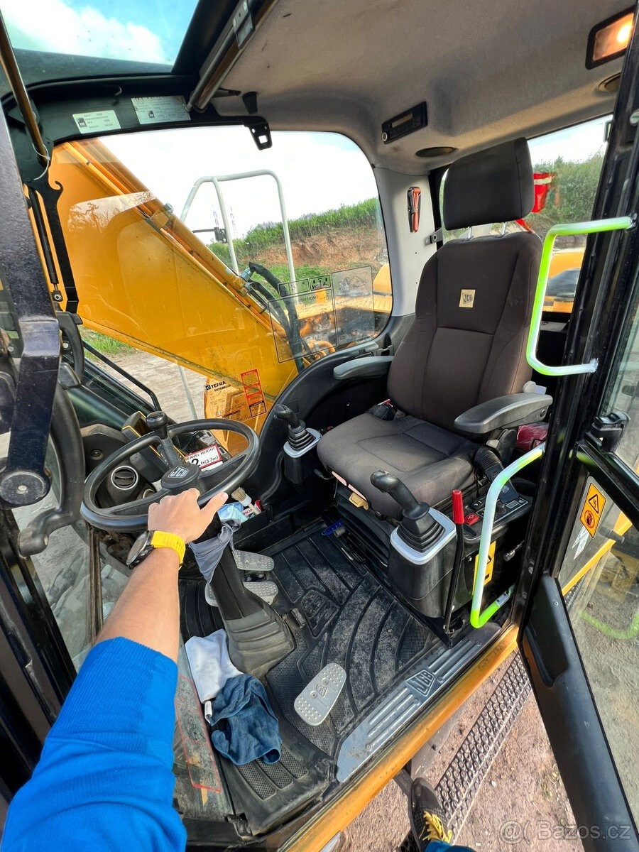 Ich verkaufe JCB JS 175 W. - 2