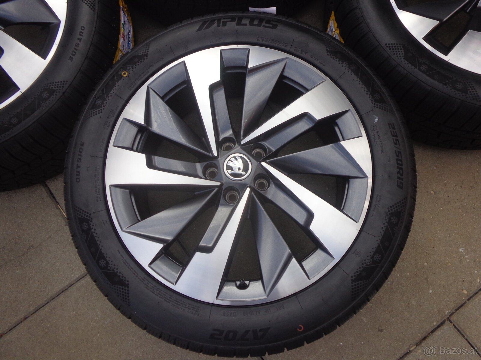 Skoda Kodiaq nagelneue Winterradsatz 235/50R19 - 2