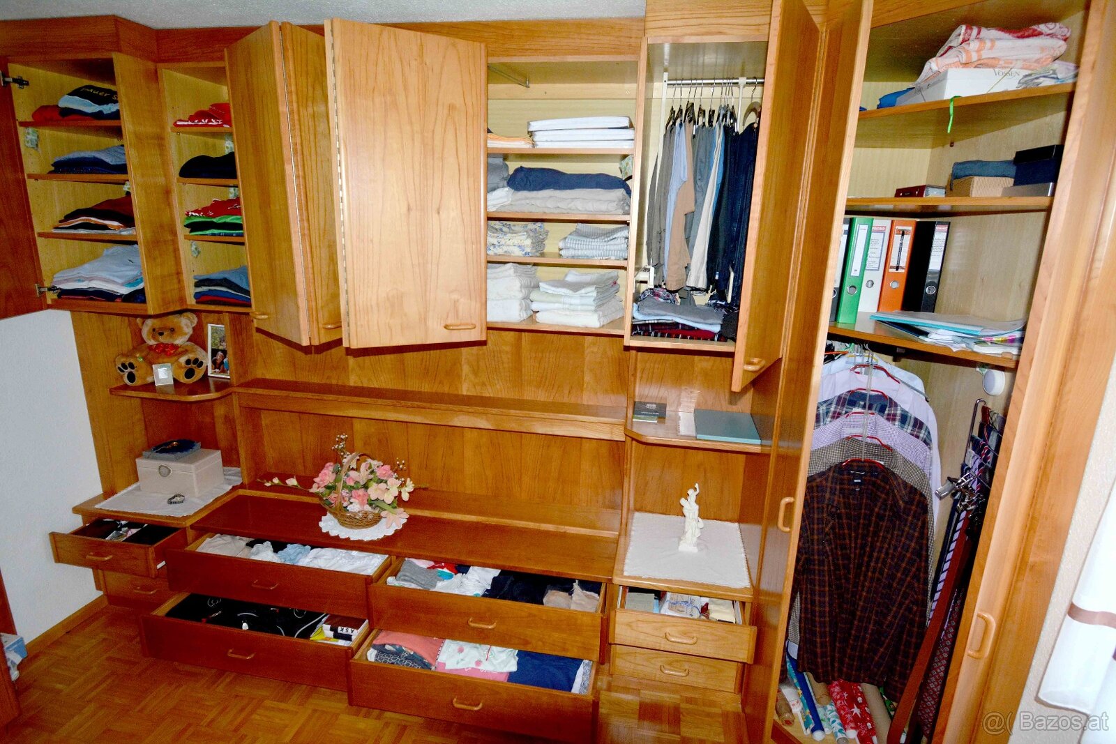 Schlafzimmerverbau mit Doppelbett - 2