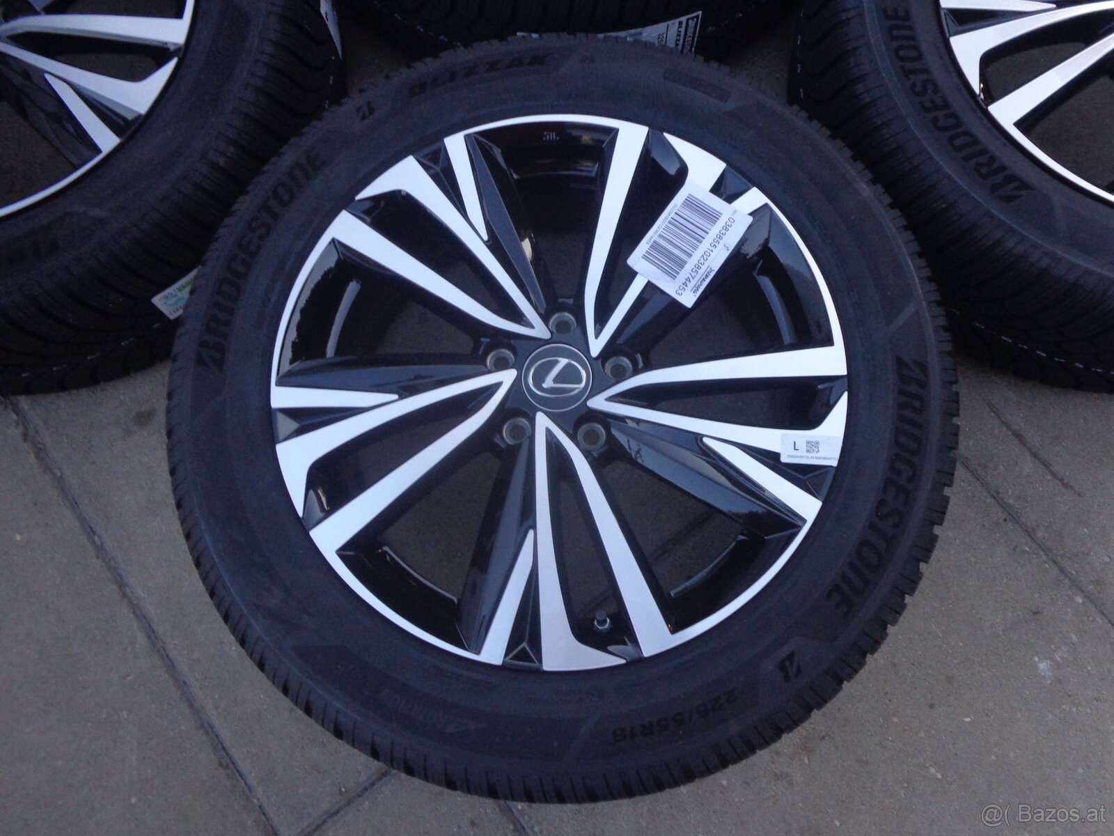 Lexus LBX nagelneue Winterradsatz 225/55R18 inkl. RDKS - 2