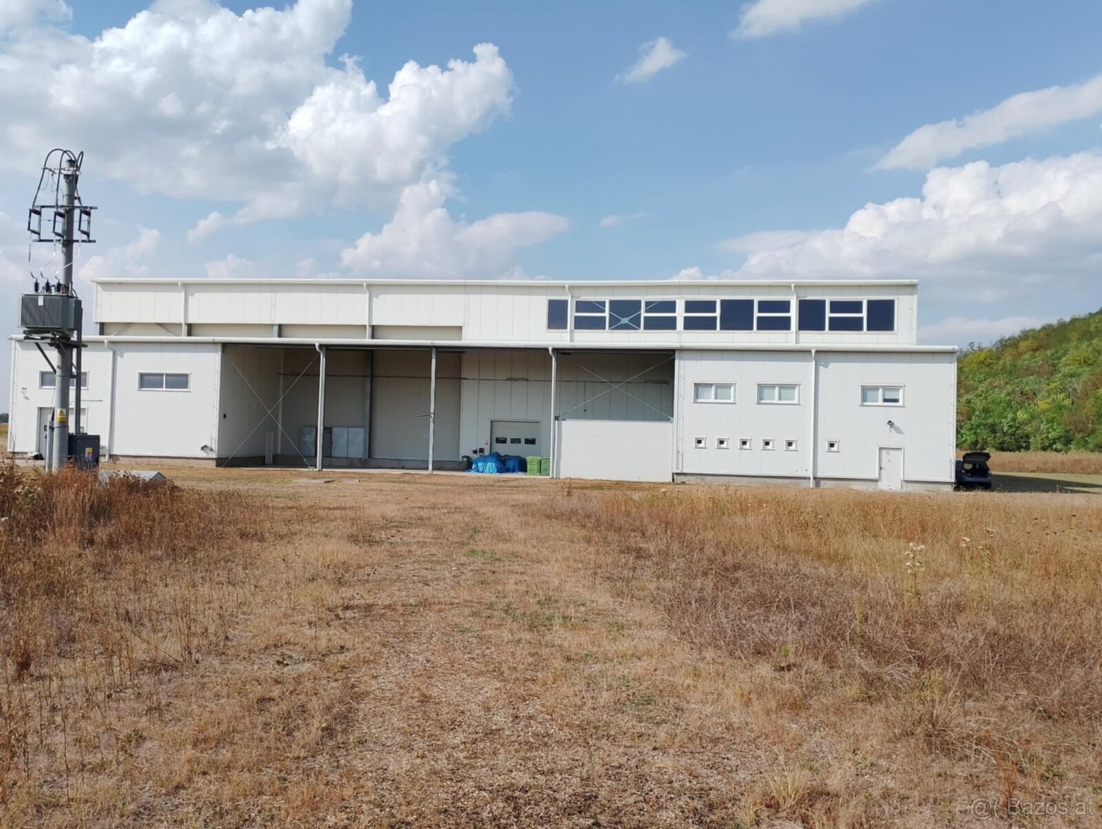 Industrielle Lagerhalle + 85 ha Grundstück zu verkaufen - 2