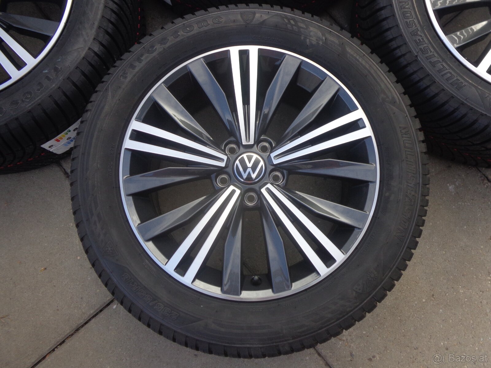 VW Tiguan nagelneue Ganzjahres-Winterradsatz 235/55R18 - 2