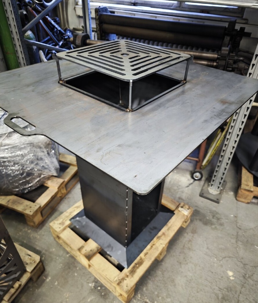 Partygrill / Grillplatte 90×90 cm + Sockel (6 / 10 mm) - 2