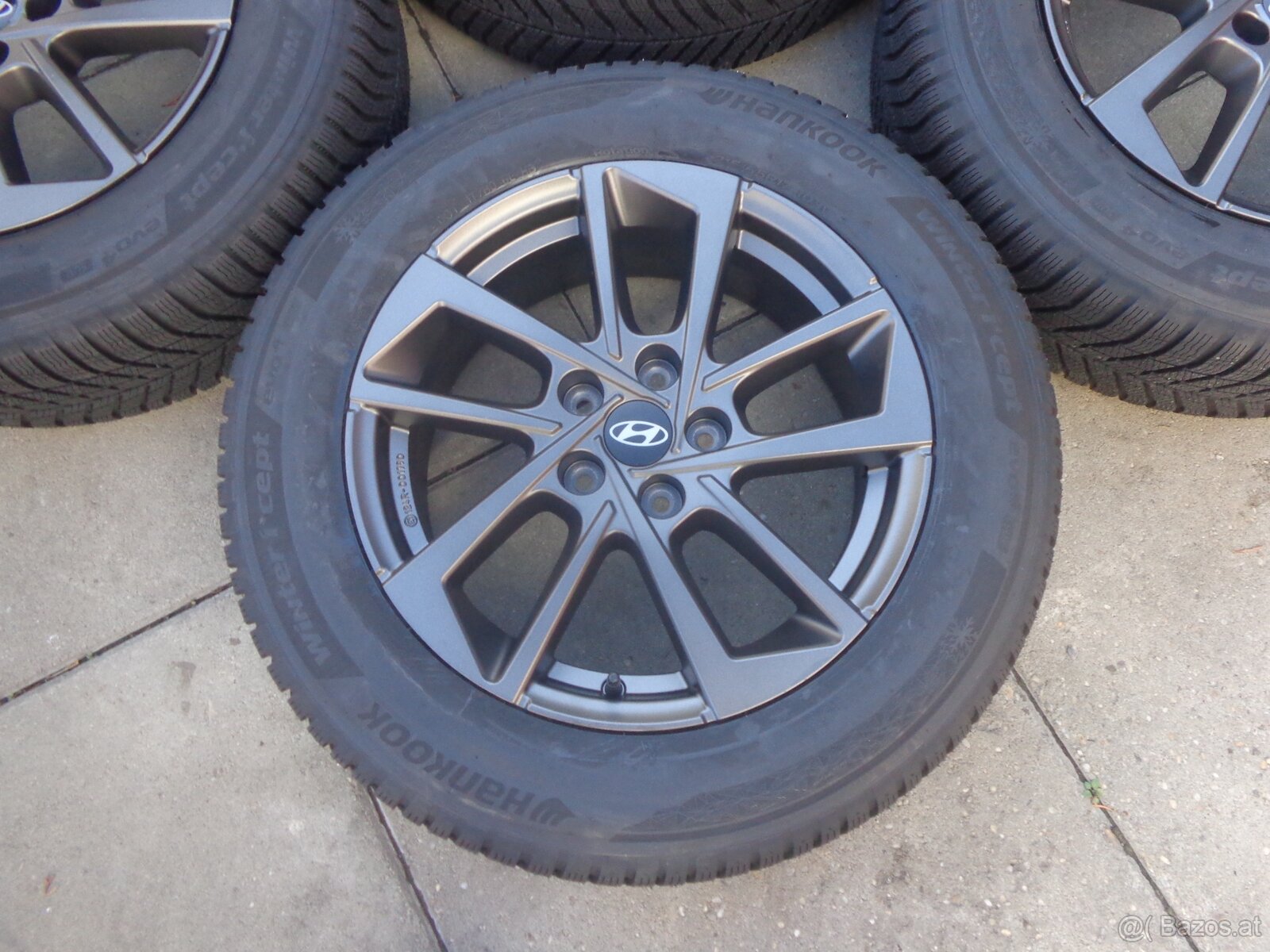 Hyundai Tucson NX4 nagelneue Winterradsatz 215/65R17 - 2