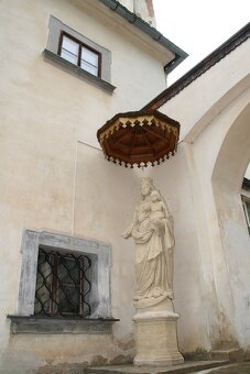 Barockschloss aus dem Jahr 1753 - 2