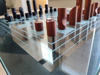Schachtisch mit Figuren - handgefertigt - 2
