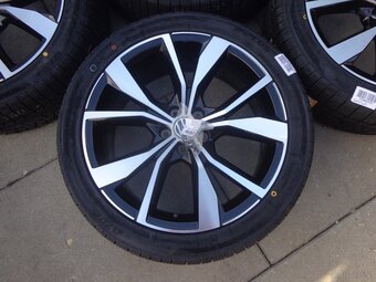 VW Taigo / VW T-Cross neue Winterradsatz 215/45R18 - 2