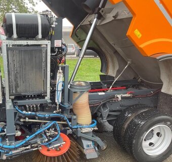 DAF LF 210 FA Kehrmaschine - 2