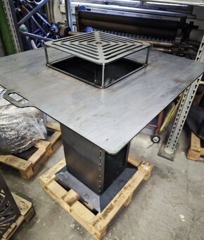 Partygrill / Grillplatte 90×90 cm + Sockel (6 / 10 mm) - 2