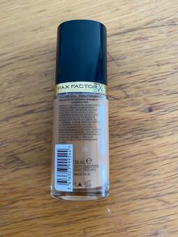 Max factor facefinity 3 in 1 - 2