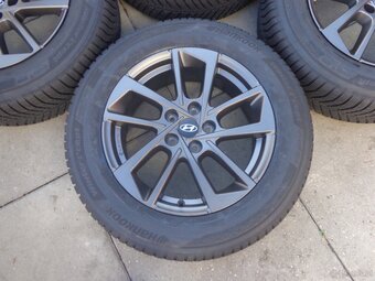 Hyundai Tucson NX4 nagelneue Winterradsatz 215/65R17 - 2