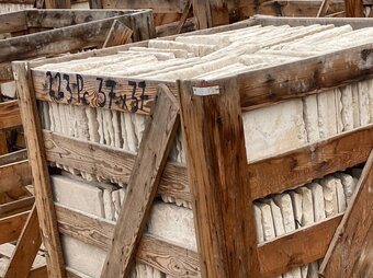 Sehr alte Kalksteinpflasterung – einzigartig - 2