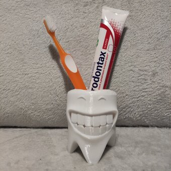 Zahnbürsten- und Hygiene-Ständer - 2