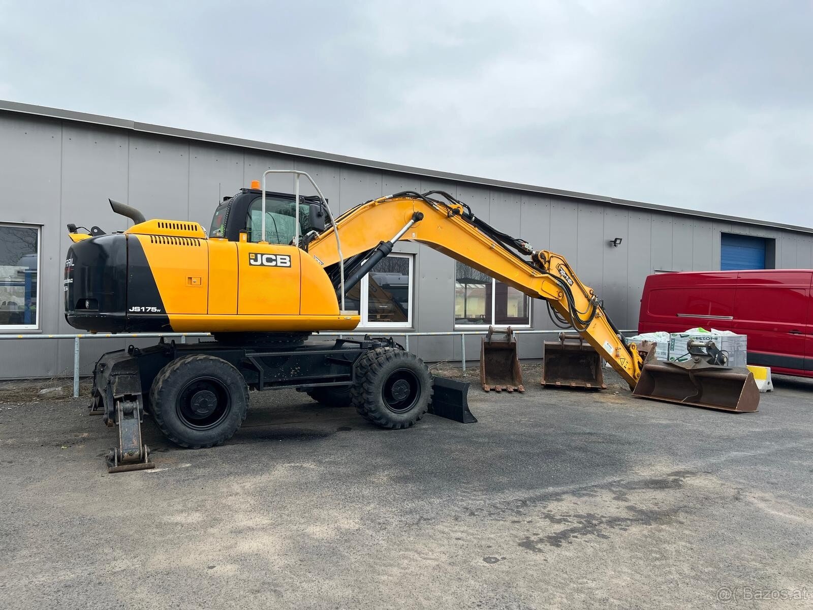 Ich verkaufe JCB JS 175 W. - 3