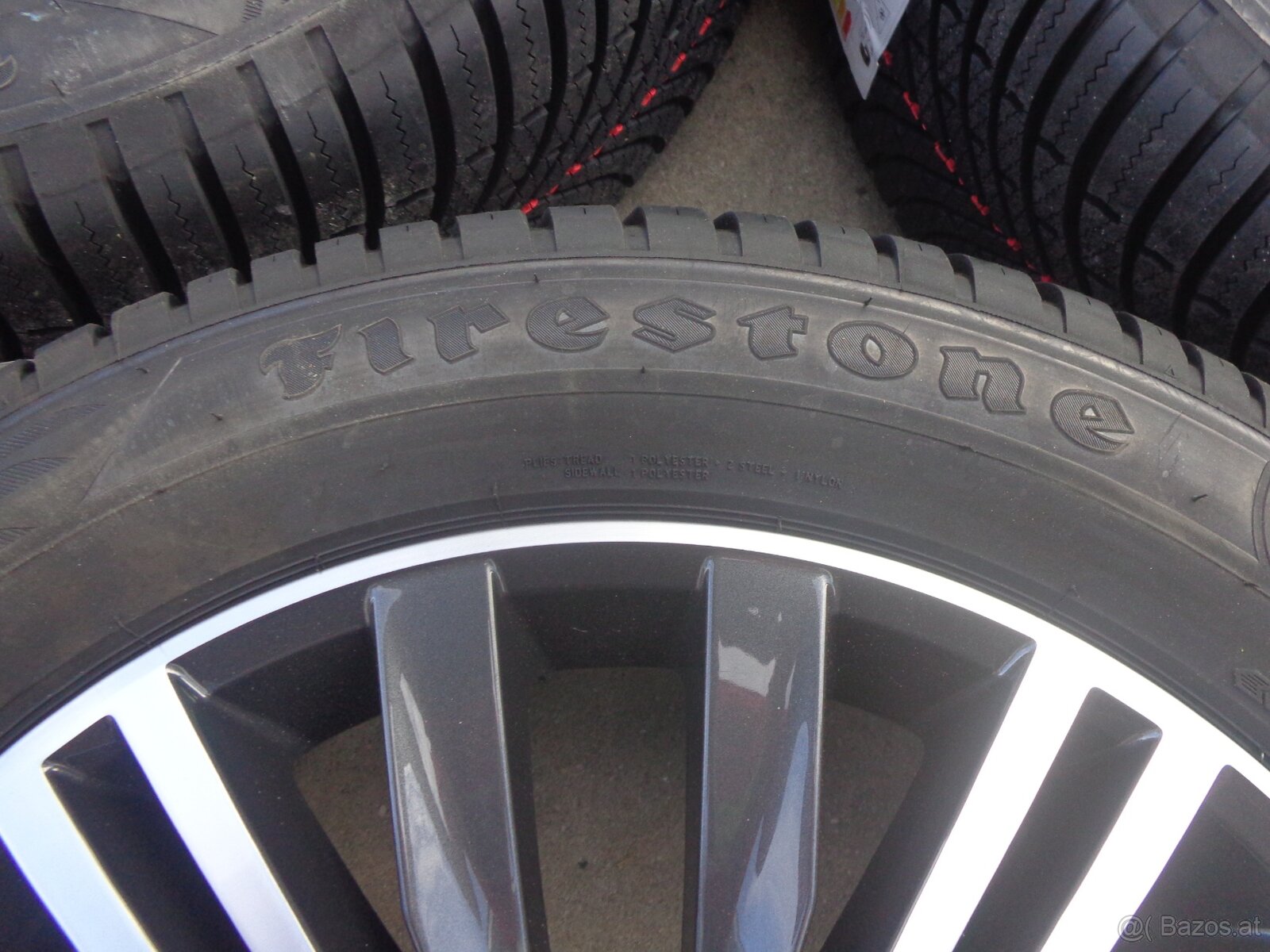 VW Tiguan nagelneue Ganzjahres-Winterradsatz 235/55R18 - 3