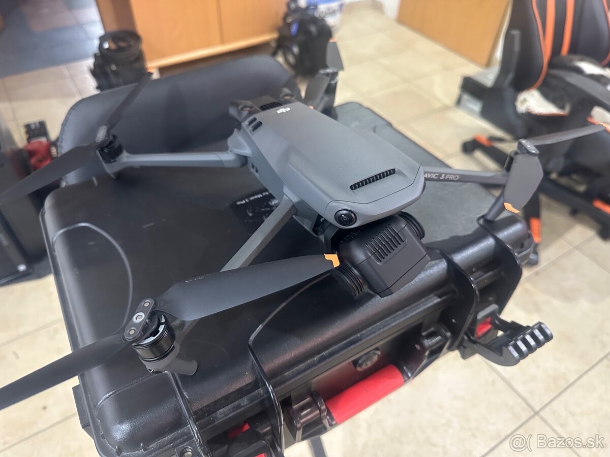 Dron DJI Mavic 3 Pro Fly More Combo - 3