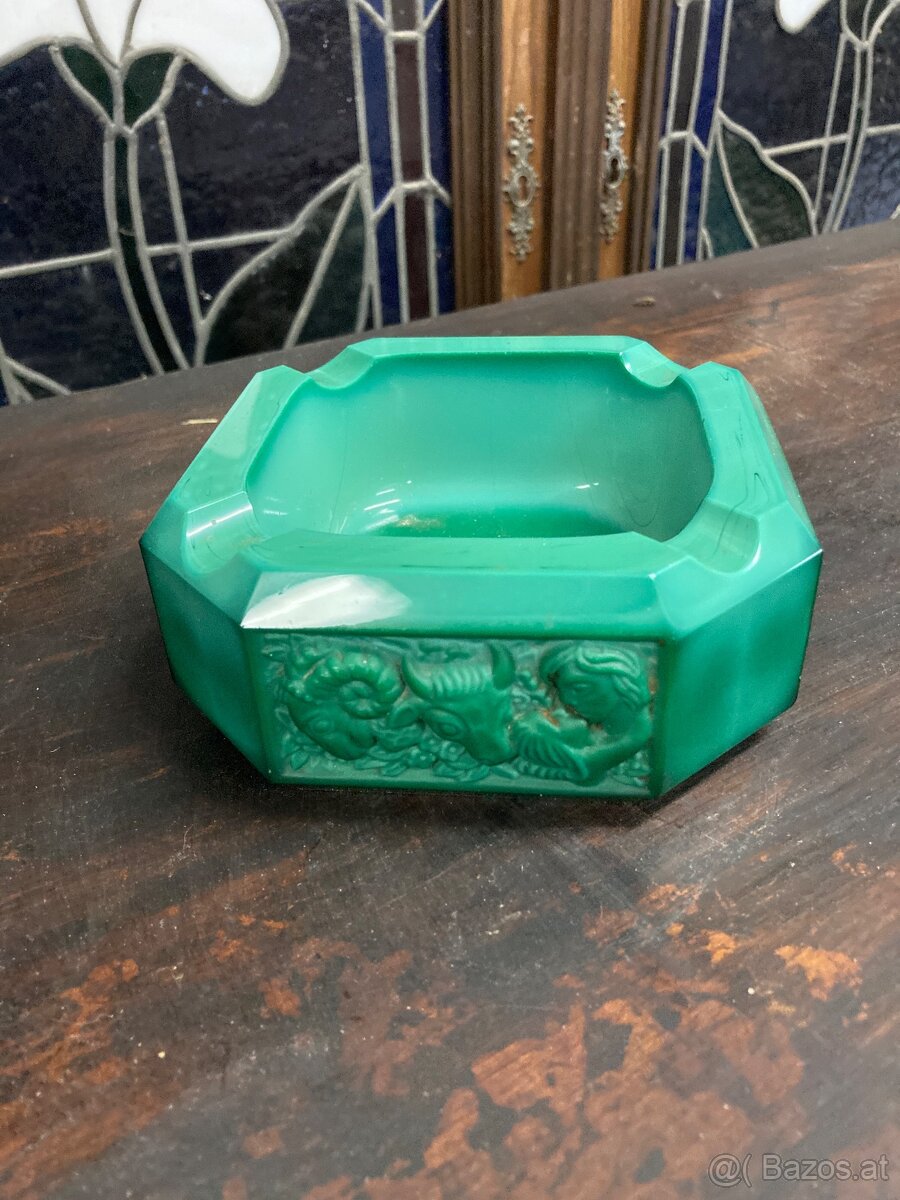 Jade-Aschenbecher, - 3