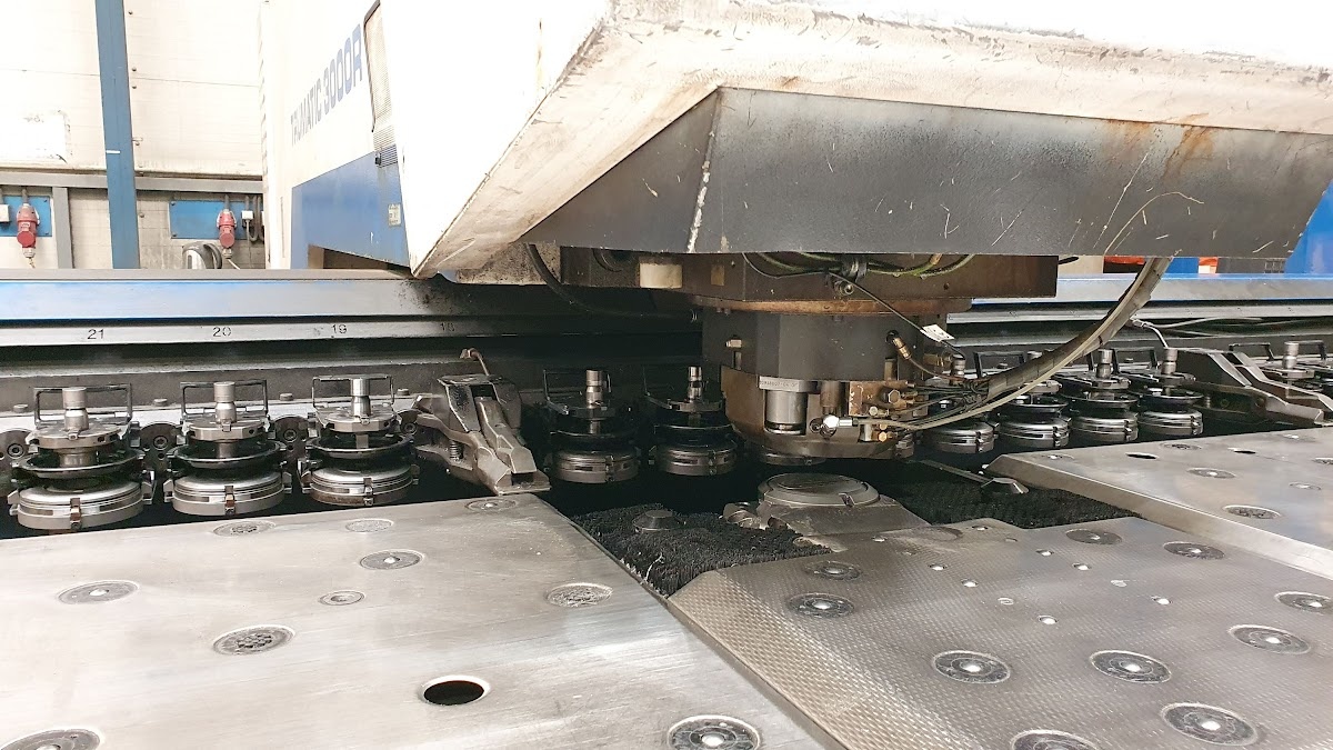 Sonstiges / Stanzmaschine / TRUMATIC 3000 R - 3