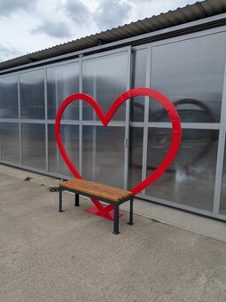 ❤️ Metallherz mit Sitzbank – Fotopoint / Dekoration – JKL - 3