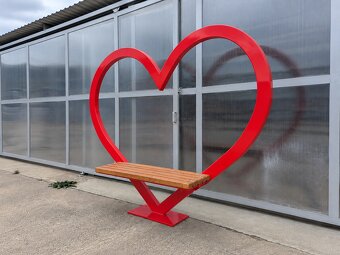 ❤️ Metallherz mit Sitzbank – Fotopoint / Dekoration – durchg - 3