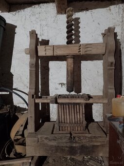 Einzigartige historische Traubenpresse komplett aus Holz (18 - 3