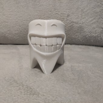 Zahnbürsten- und Hygiene-Ständer - 3