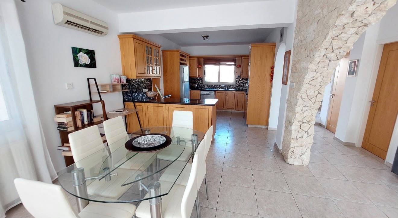 Freistehende Villa mit Pool in Paphos - 4