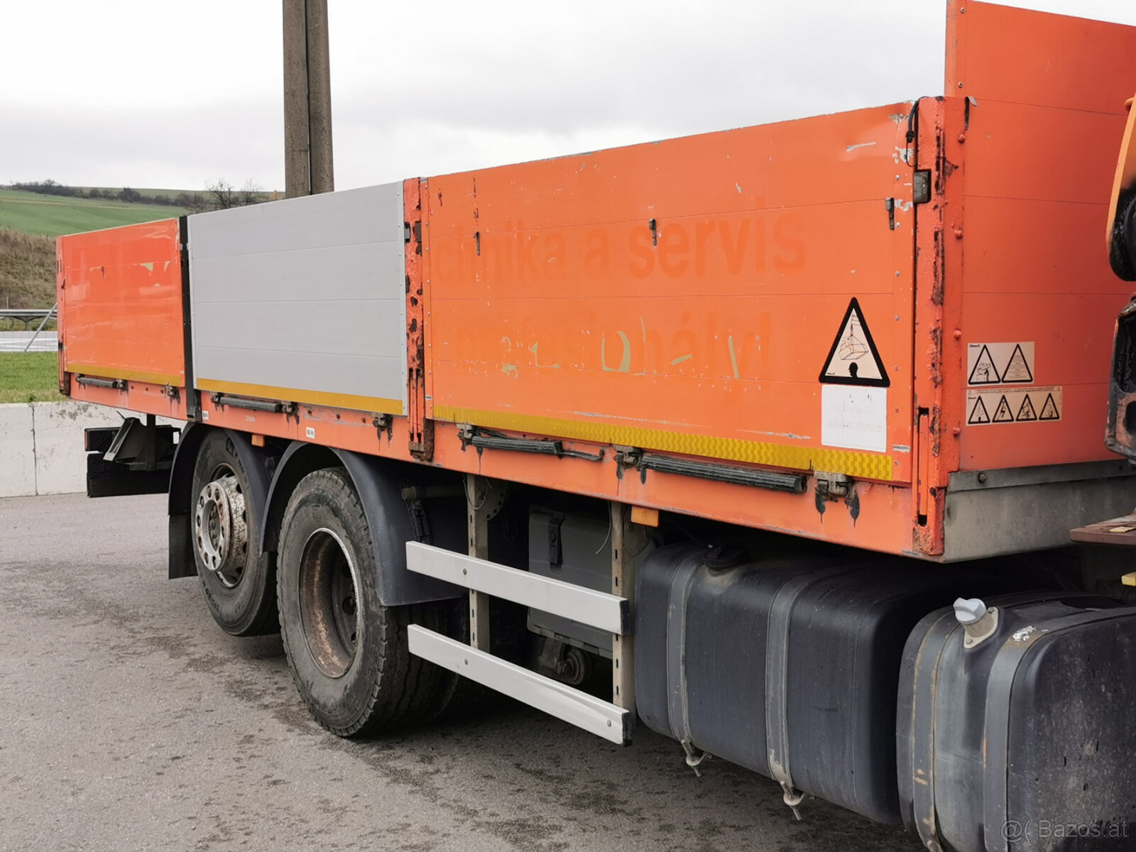 Pritschenwagen mit hydraulischem Arm MERCEDES-BENZ AXOR 2533 - 4