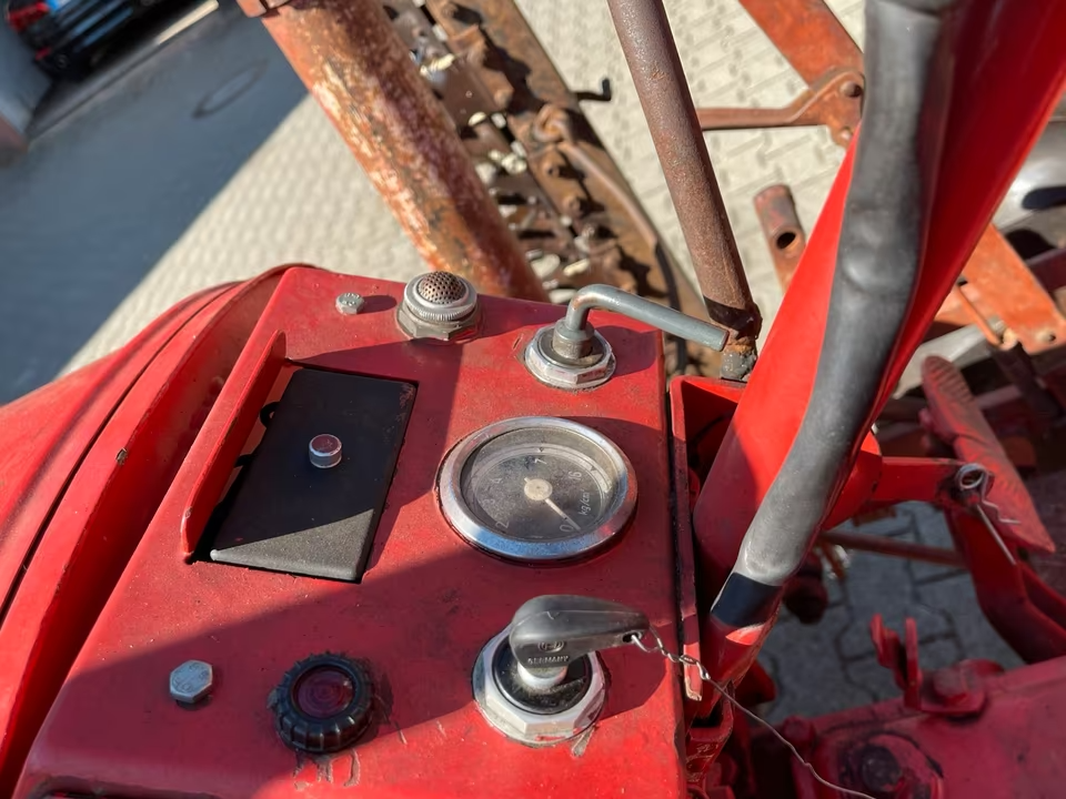 FAHR D17N Oldtimer-Traktor (1954) – Fahrbereit mit Mähwerk - 4