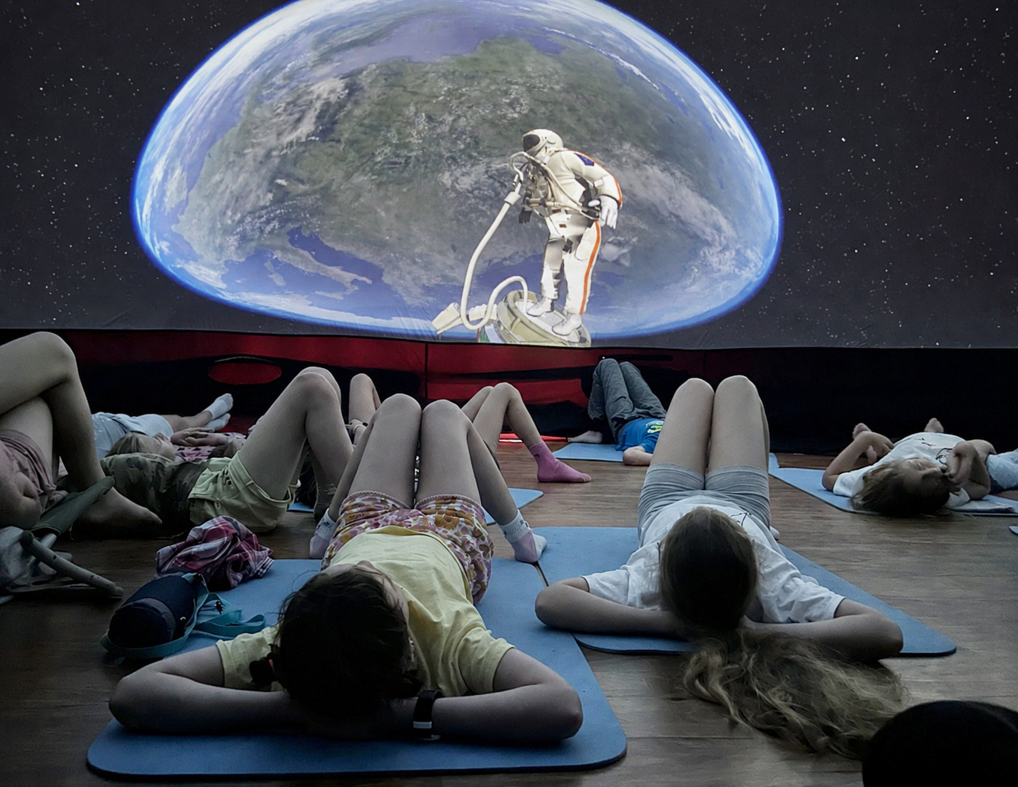 Werde selbständig mit einem mobilen Mini-Planetarium - 4