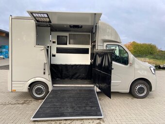 Pferdetransporter an: Renault Master - 4