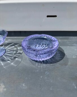 Neodym-Aschenbecher – violettes Pressglas - 4