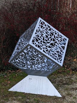 Gartendekoration – Metallwürfel 60 cm, Höhe 120 cm (23 kg) - 4