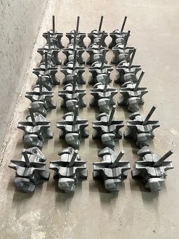 Drehbare, abschließbare Containerkupplung – links (TWISTLOCK - 4