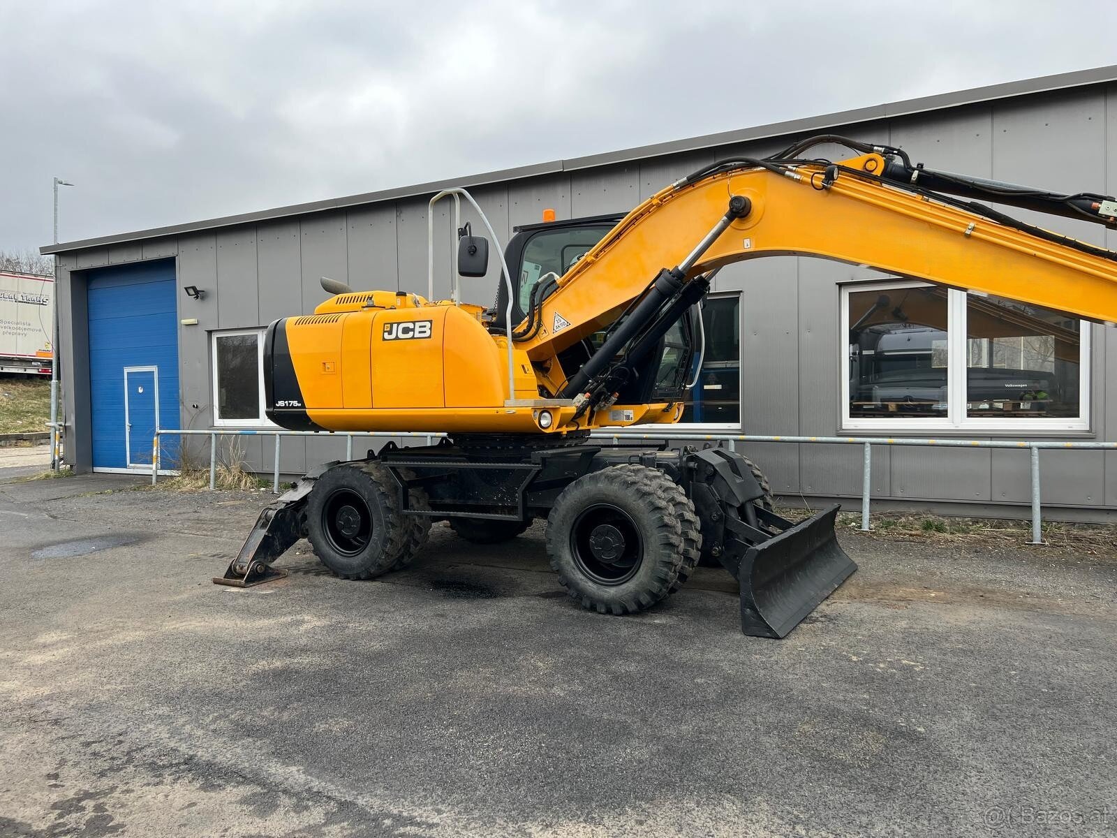 Ich verkaufe JCB JS 175 W. - 5