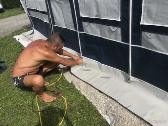 Wohnwagen mit Vorzelt und Fix Platz - 5