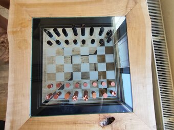Schachtisch mit Figuren - handgefertigt - 5