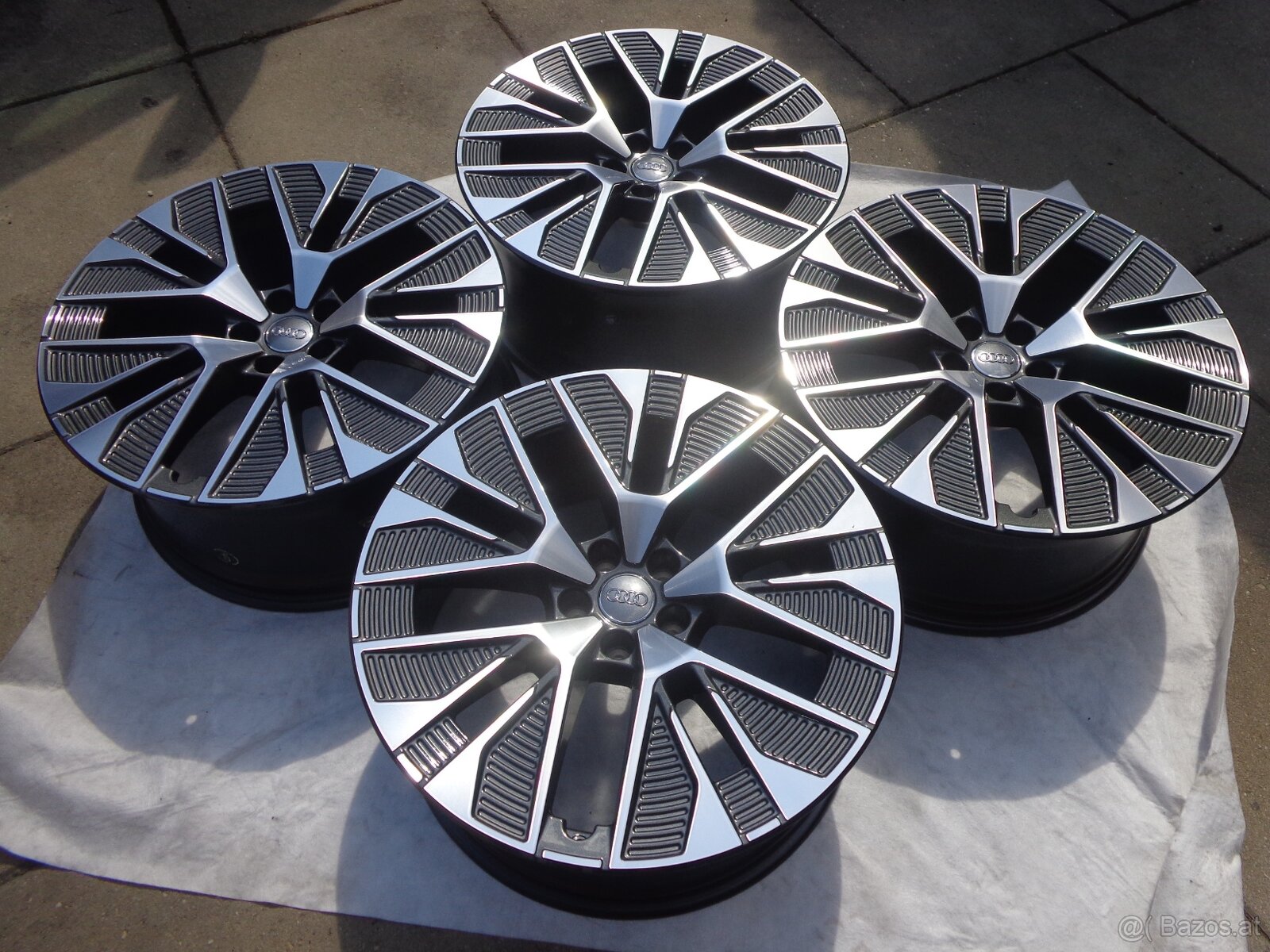 Audi Q8 E-tron neue 21Zoll Alufelgen Front poliert - 6