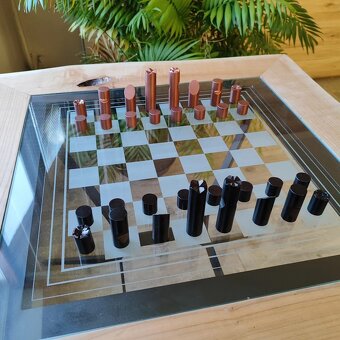 Schachtisch mit Figuren - handgefertigt - 6