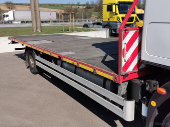 Spezialfahrzeug für Containertransporte IVECO 150E32 E6 - 6