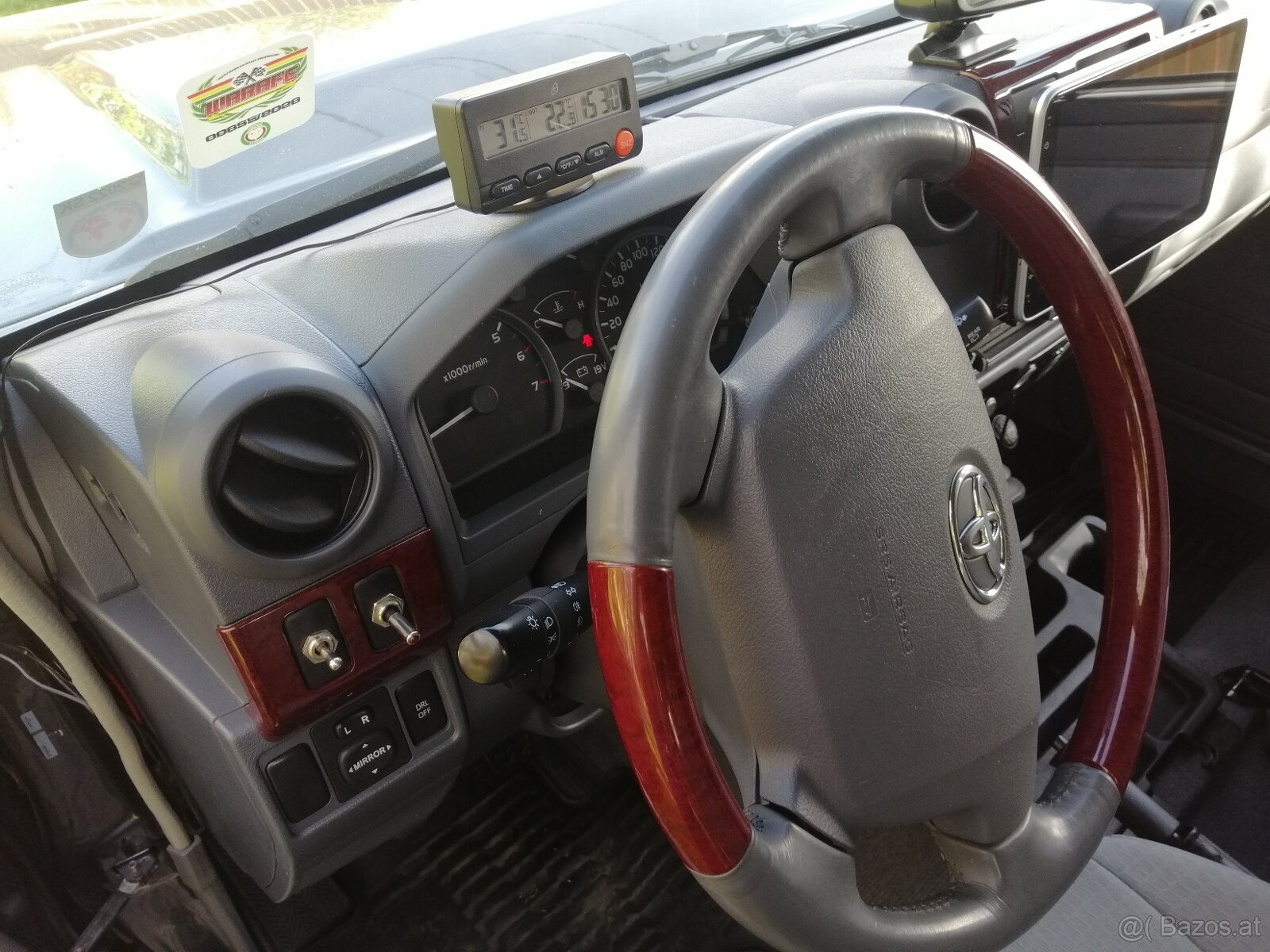 Toyota Land Cruiser - 7