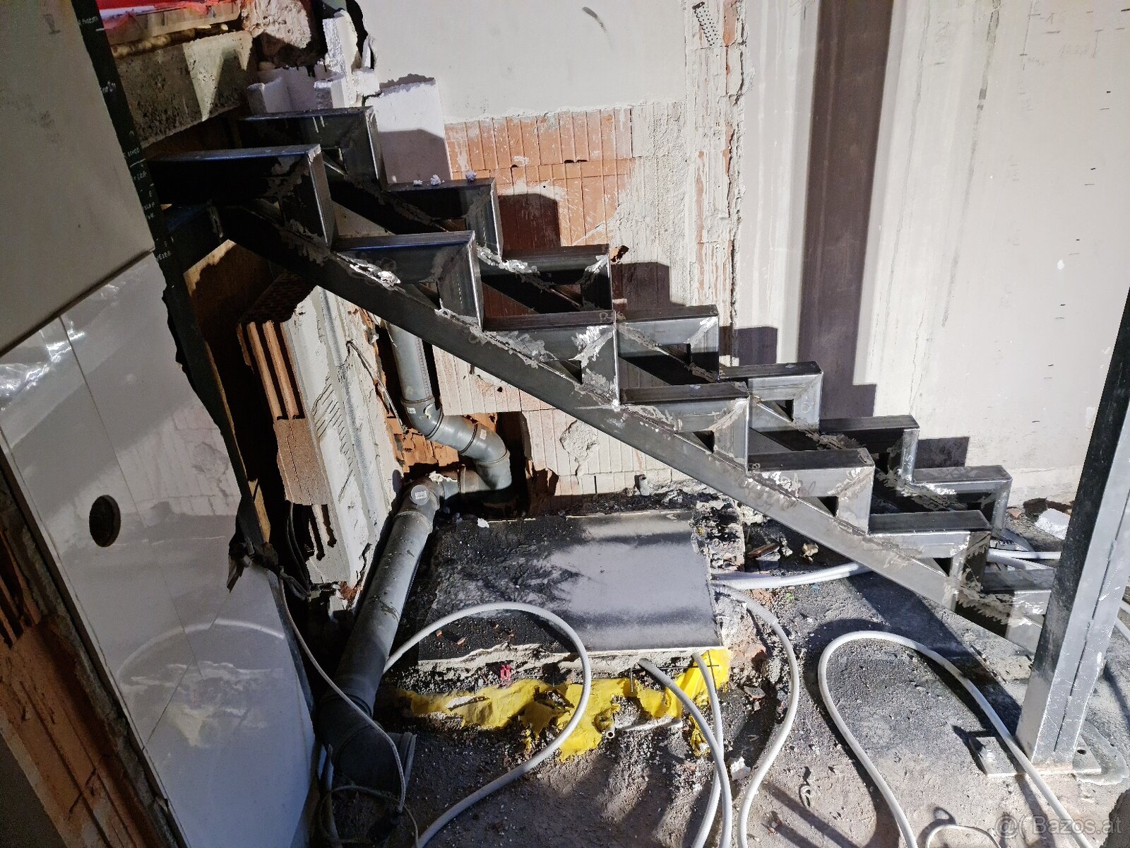 Kernbohrungen und Betonschnitte an. - 7