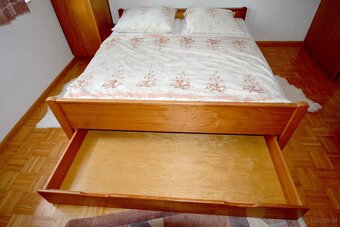 Schlafzimmerverbau mit Doppelbett - 7