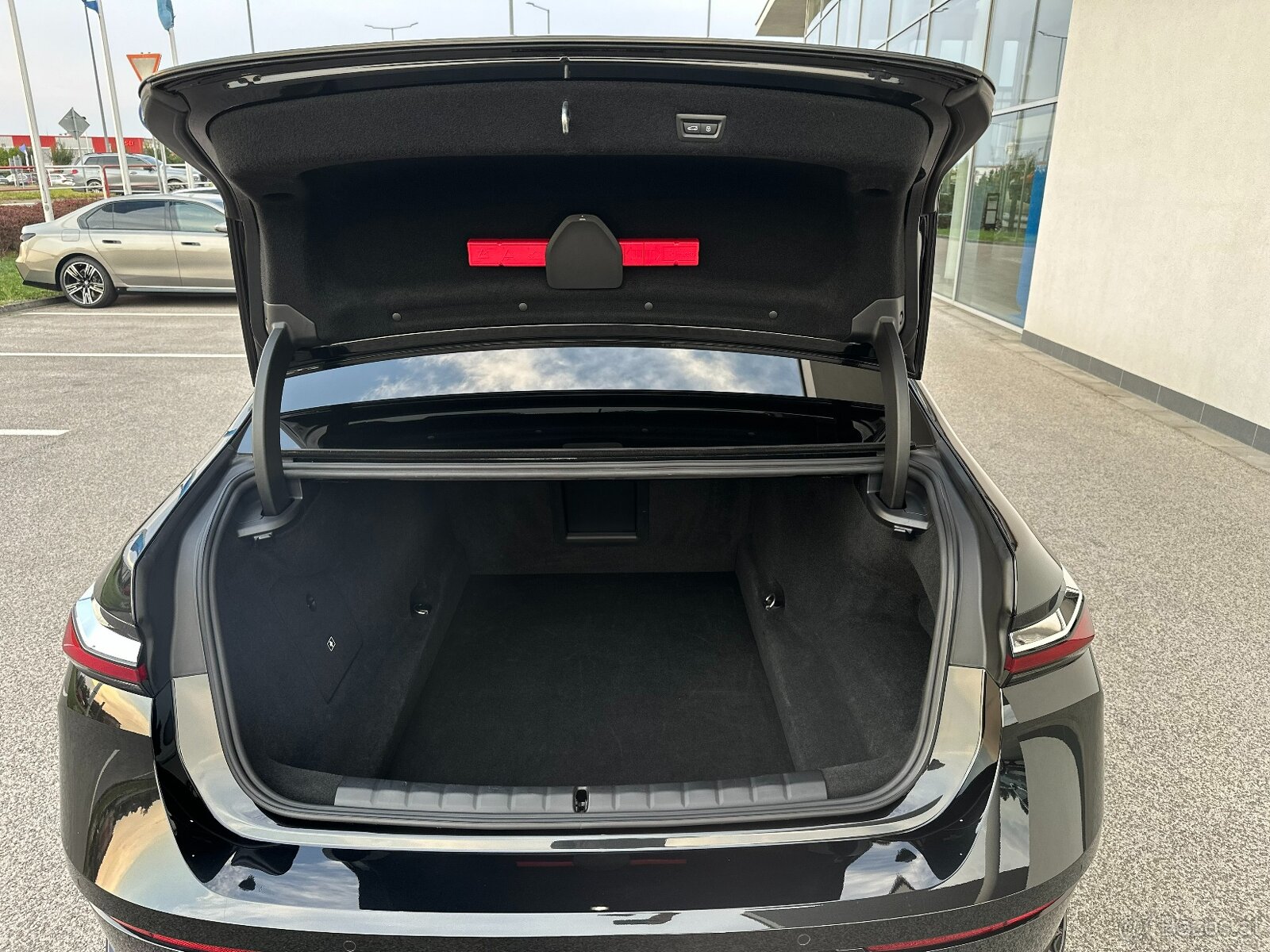 Ich verkaufe einen BMW 750e xDrive, Garantie bis 2029, MwSt. - 8