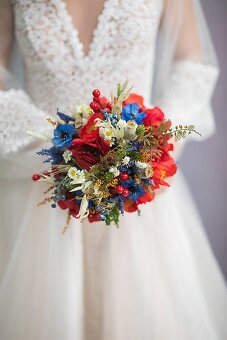 🌸 Einzigartiges Brautkleid mit Blumenstickerei - 8