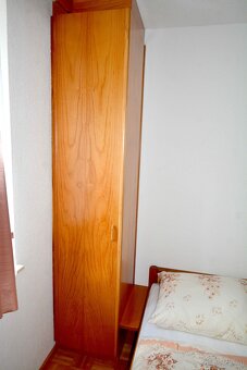 Schlafzimmerverbau mit Doppelbett - 8