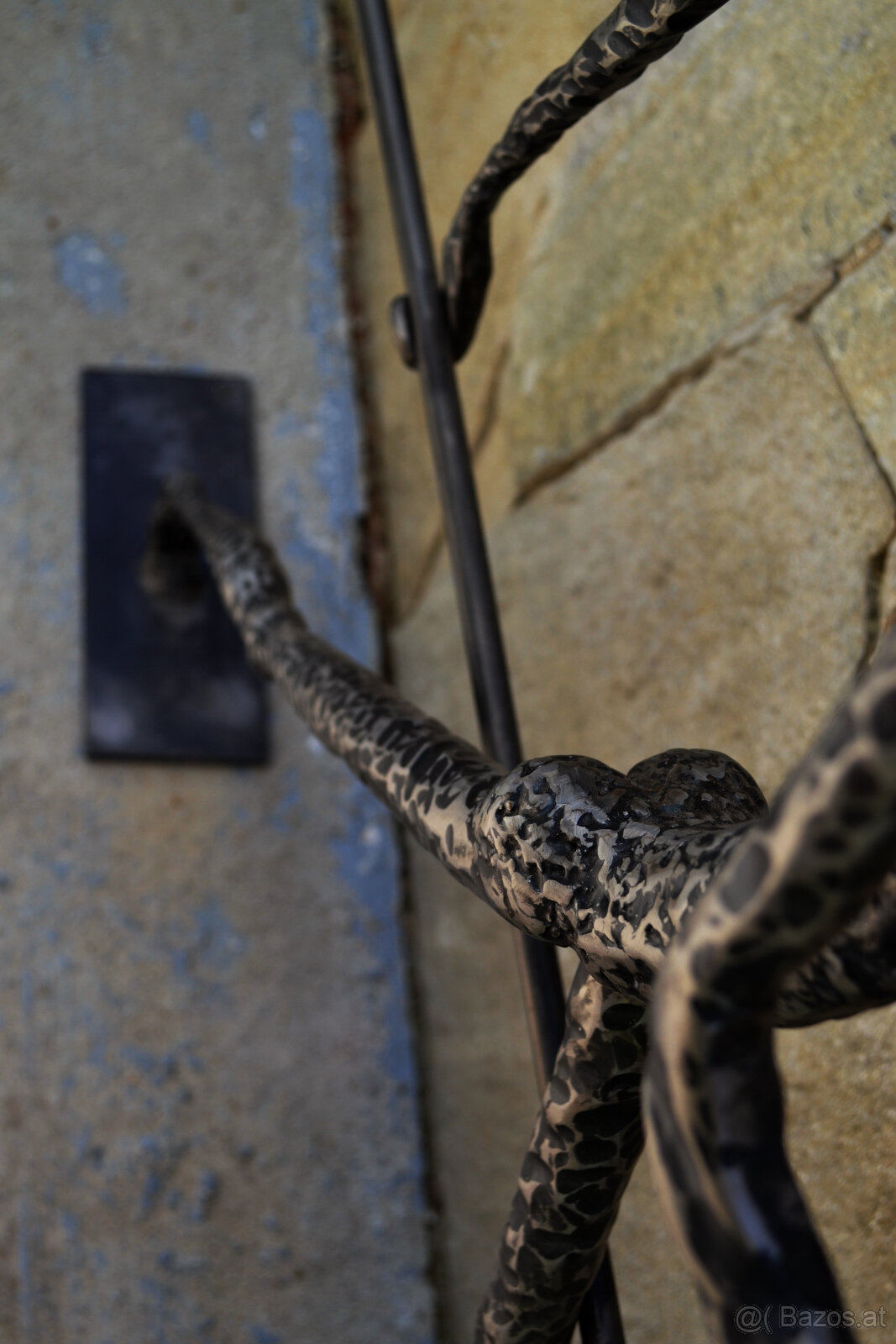 Gehende Frau mit Quadrat - 9