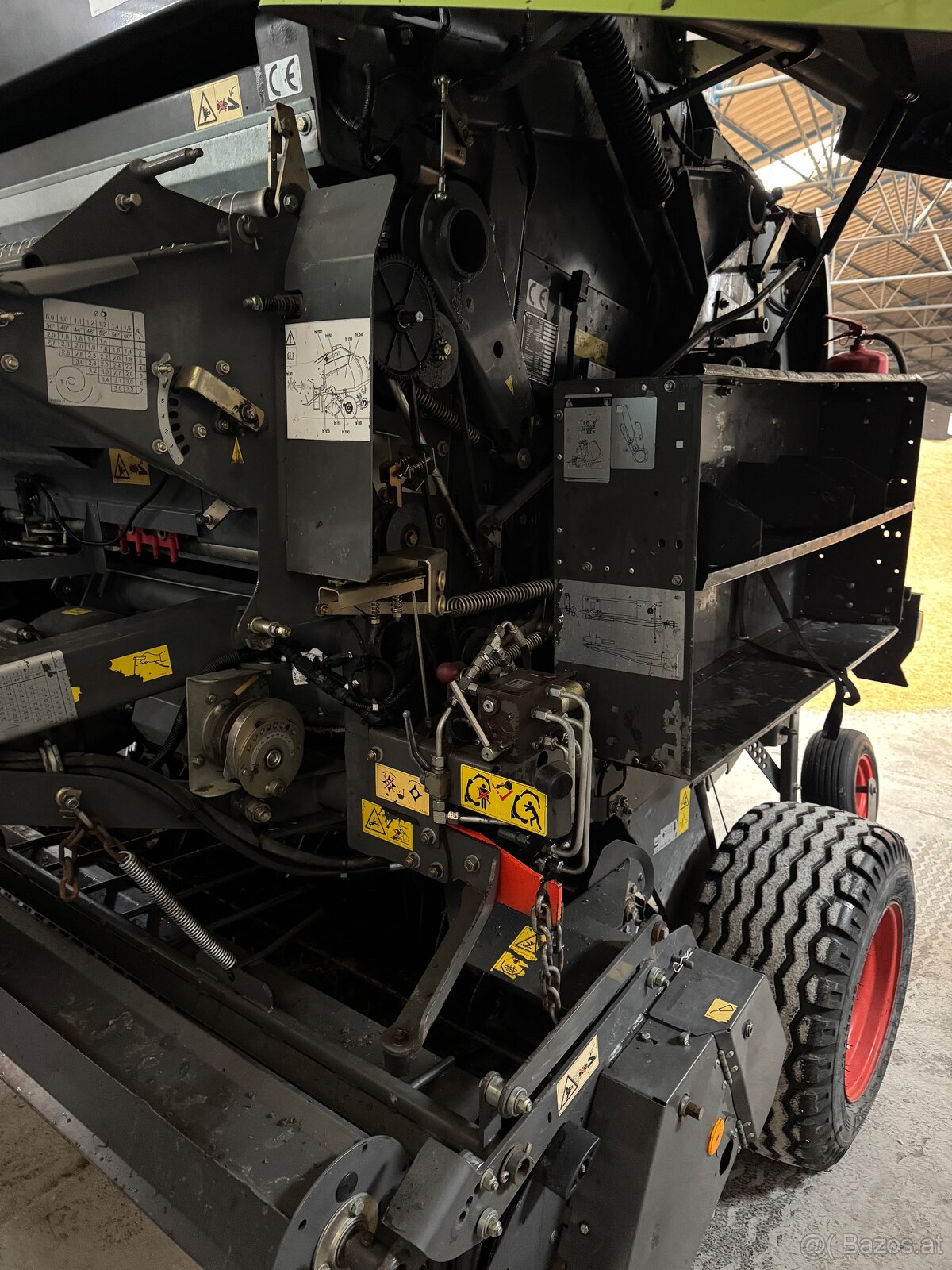 Claas variant 360 balíkovač lis na guľaté baliky - 9