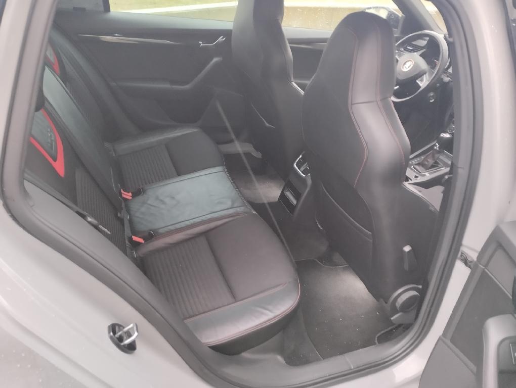 skoda octavia vrs 2.0tdi 135kw dsg. 126tkm.kamera.navi. - 9